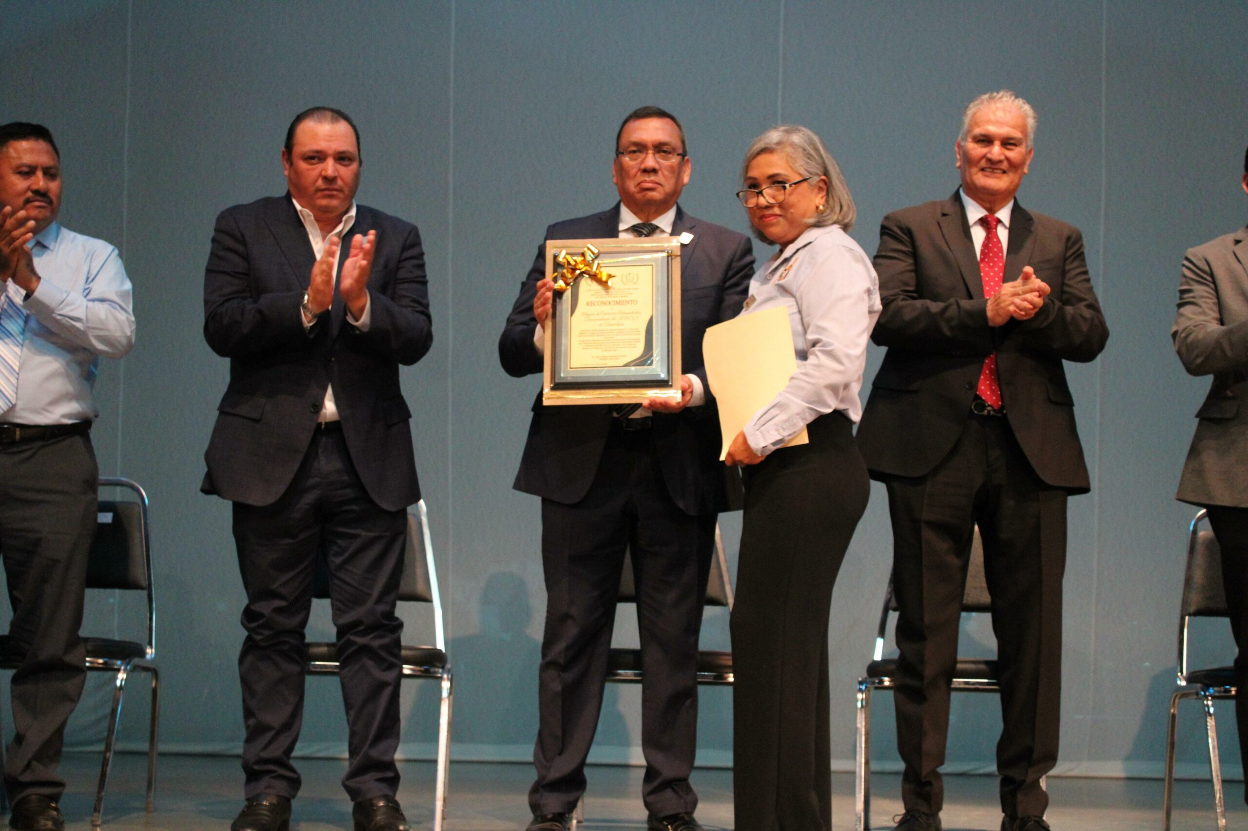 Entrega de reconocimientos el 74 aniversario del IMSS Tamaulipas. Foto: marthaolivia.com.mx