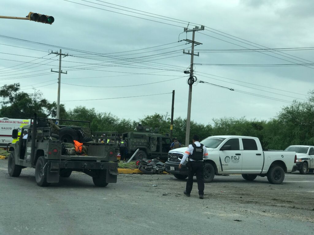Choque de vehículo de la Sedena contra camioneta y moto deja 14 lesionados en Victoria. Foto de marthaolivia.com.mx
