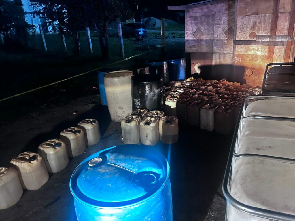 Decomisan más de 6 mil litros de hidrocarburo en Tamaulipas. Foto de FGR