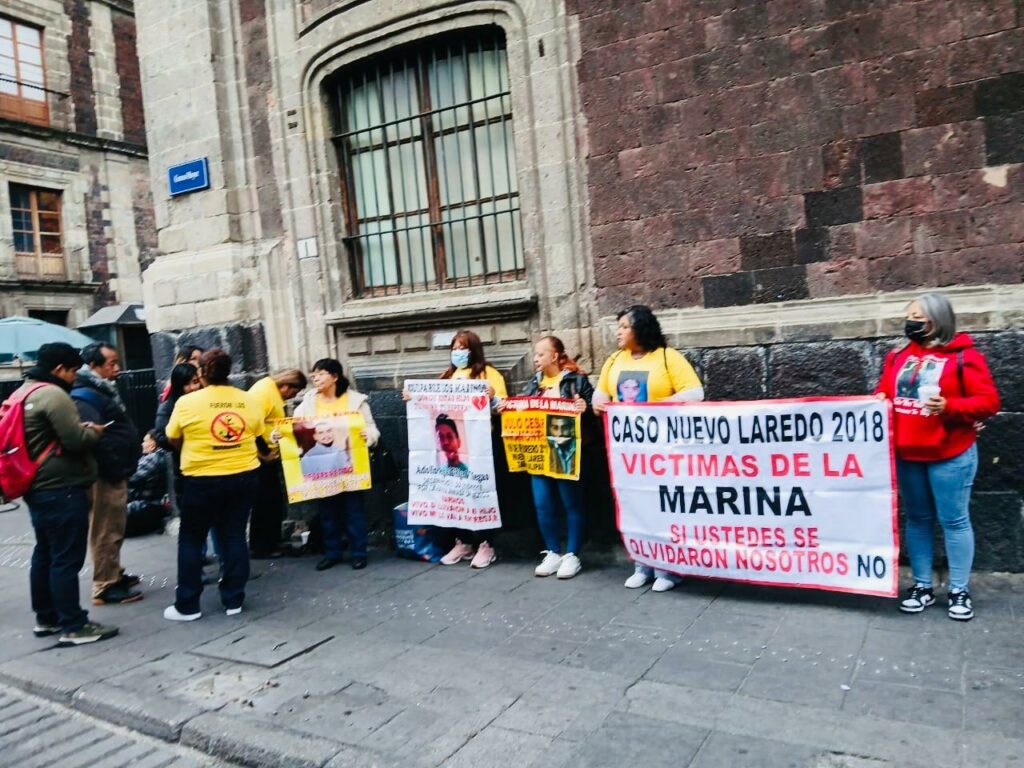 Protestan frente a Palacio Nacional por desapariciones en Nuevo Laredo. Foto de Comité de Derechos Humanos Nuevo Laredo