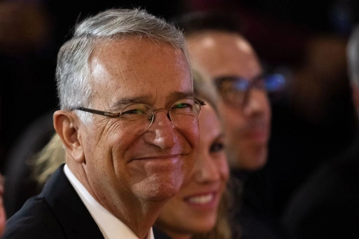 El empresario tramposo, defraudador, embustero, ignorante y copión que es Ricardo Salinas Pliego llama “zurdos de mierda” a los militantes y funcionarios de la fuerza política identificada históricamente como de izquierda, imitando al presidente argentino de inclinaciones perrunas, Javier Milei. Foto Cuartoscuro