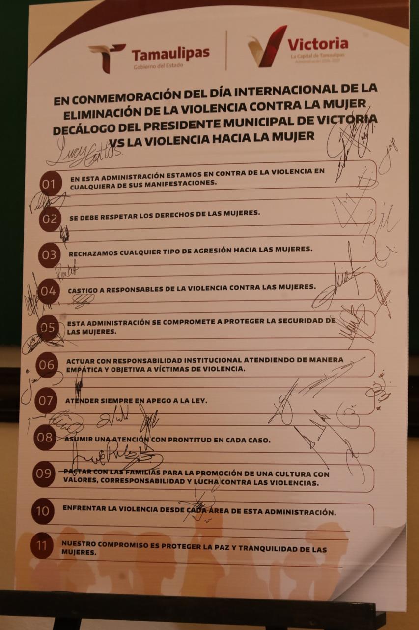 Firma Victoria decálogo contra la violencia hacia las mujeres
