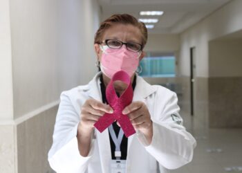 Doctora del IMSS vence al cáncer de mama en dos ocasiones