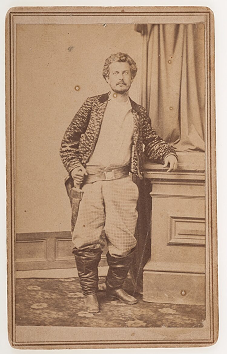 El General Servando Canales Ante un Cadáver