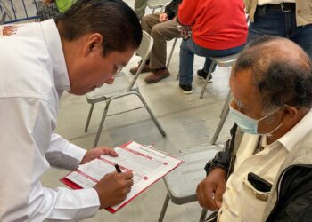 Entregan en Nuevo Laredo tarjetas de nueva afiliación a adultos mayores: Rodolfo González Valderrama