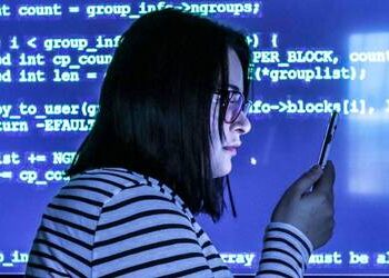 Crece ciberespionaje contra mujeres en México