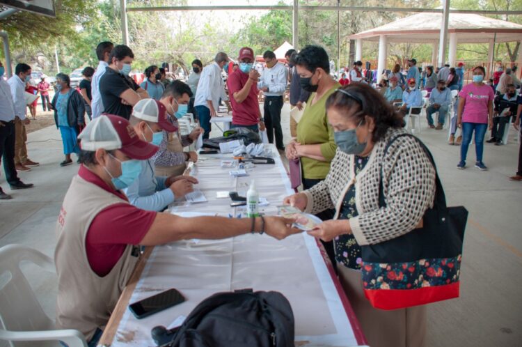 En marzo, adultos mayores recibirán un bimestre adelantado de su pensión, derivado de la veda electoral