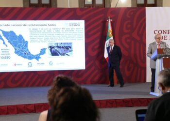 Convocan a médicos a cubrir plazas; 6 mil no se presentan a los trámites