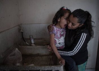 Las mujeres realizan el 73.3% del trabajo del hogar y de cuidados no remunerados; los hombres, el 26.7%: Inegi