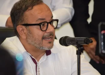 Tribunal contra Legislatura