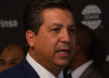 Cabeza de Vaca solicita amparo «buscador» en Texas; quiere saber de qué se le acusa