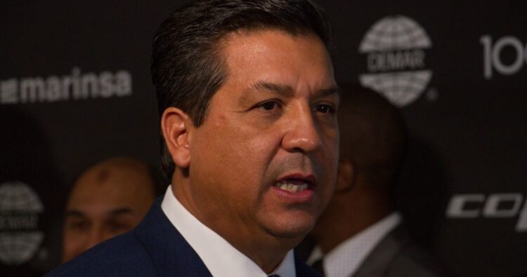 Cabeza de Vaca solicita amparo «buscador» en Texas; quiere saber de qué se le acusa