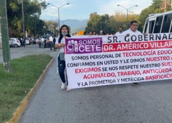 Profesores exigen que autoridades les respeten sus sueldos y antigüedad