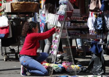 La informalidad sostiene el retorno de las mujeres al mercado laboral