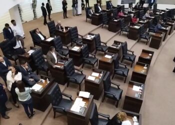 Congreso aprueba decreto de la Ley de Aguas del Estado con 3 votos de panistas