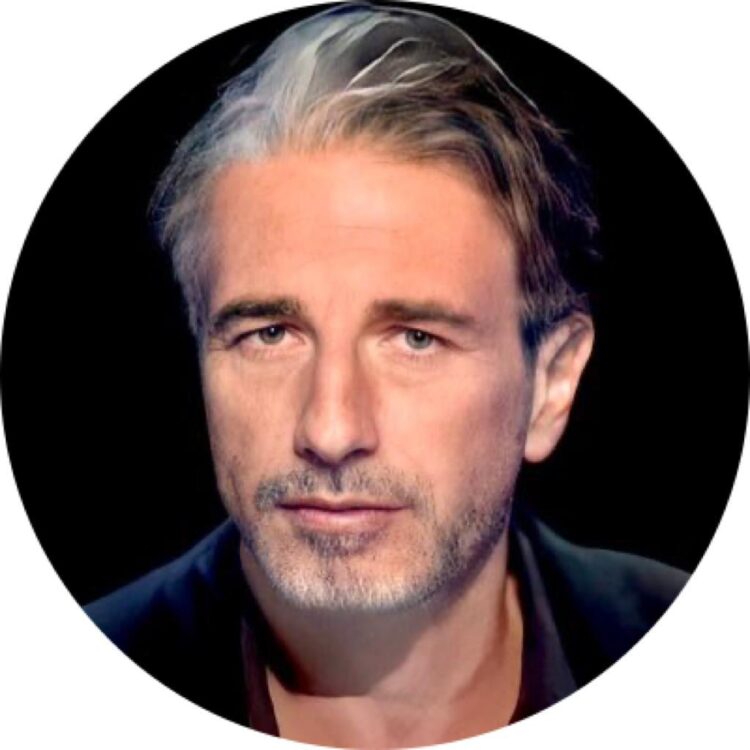 La mano que mece el trasiego