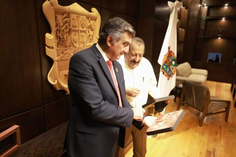 Se reúnen el gobernador y líder del SNTE