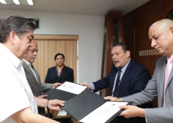 Entregan constancia de mayoría a Morena-PT al Senado