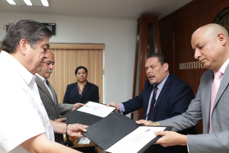 Entregan constancia de mayoría a Morena-PT al Senado