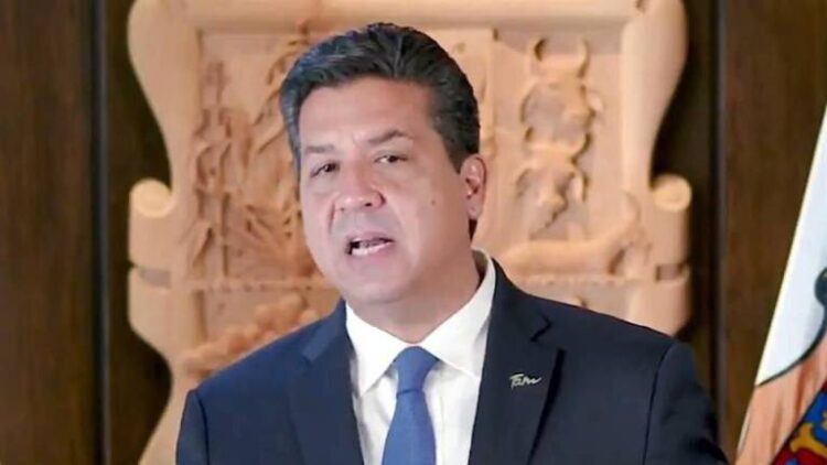 Juez federal ordena cancelar orden de aprehensión en su contra; FGR impugna