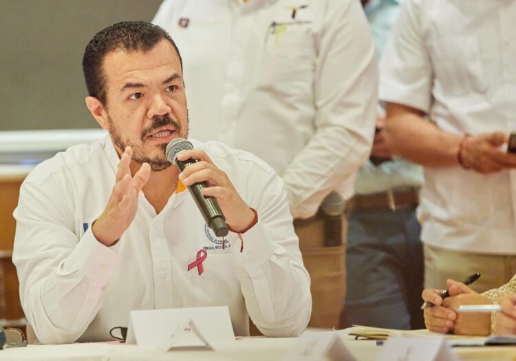 Rector de la UAT saluda con sombrero ajeno por Defensoría de Universitarios