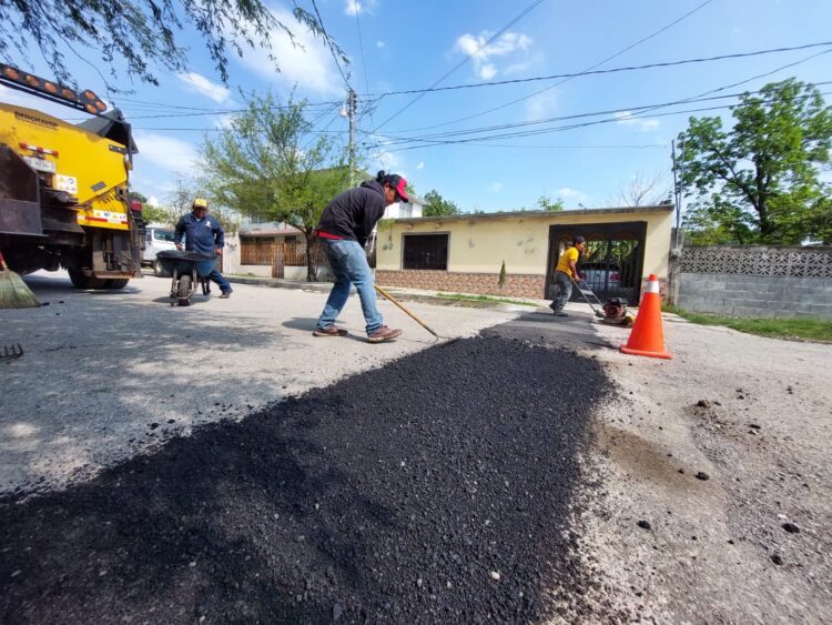 Tras lluvias, reactiva Municipio Victoria programa de bacheo en la ciudad