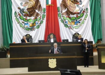 Con mensaje religioso y como rockstar termina la comparecencia de Salud de Tamaulipas