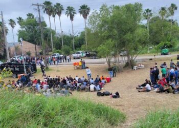 Migrantes se lanzan al río Bravo; 2 mil 500 cruzaron a los Estados Unidos desde Matamoros