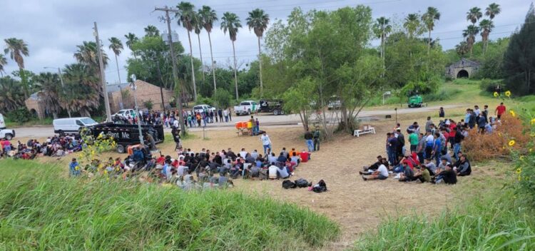 Migrantes se lanzan al río Bravo; 2 mil 500 cruzaron a los Estados Unidos desde Matamoros