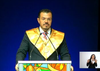 Rector de la UAT llega impugnado y con los trabajadores en contra a su primer informe de labores