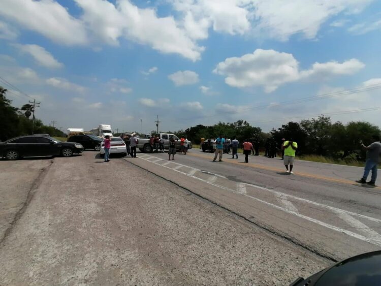 Por desaparición de jóvenes bloquean carretera San Fernando-Matamoros