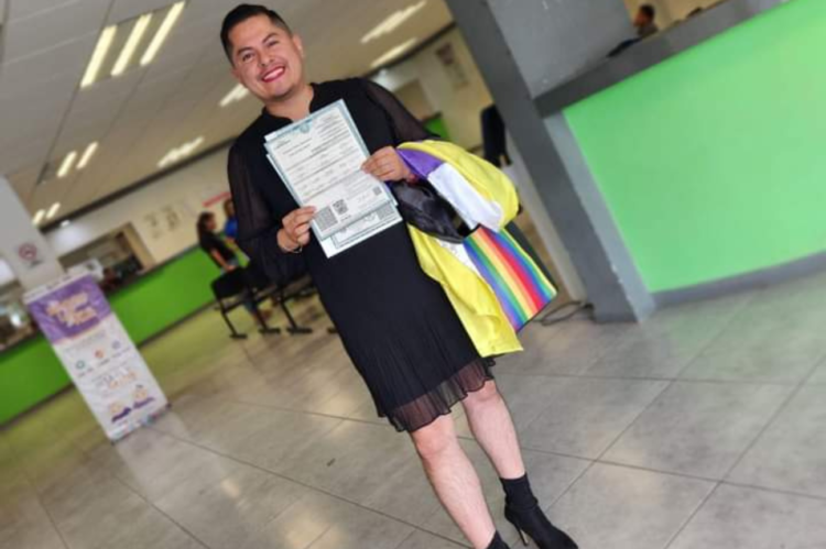 Expiden primer acta de nacimiento no binaria en Coahuila