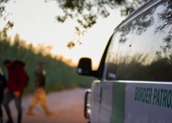 EE.UU. enviará 1,500 militares a su frontera con México ante llegada de migrantes