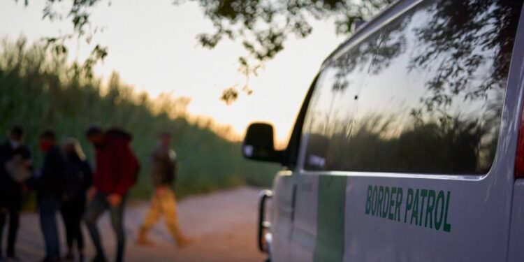 EE.UU. enviará 1,500 militares a su frontera con México ante llegada de migrantes
