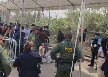 Más de 23 mil migrantes están en custodia de la Patrulla Fronteriza de EE.UU.
