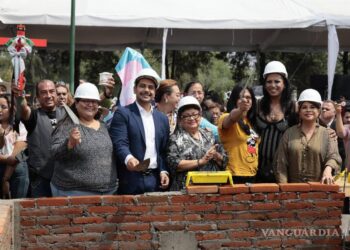 Colocan la primera piedra del Mausoleo Tiresias en tributo a las mujeres trans en la Ciudad de México