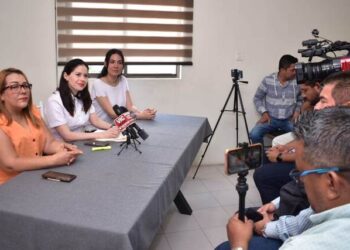 Presenta Mayra Benavides proyecto «abraza un árbol»