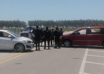 Vecinos de La Pesca bloquean acceso a la playa ante inacción de autoridades