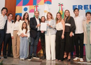 Mi papá es víctima de una persecución política, dice hija de Cabeza en México