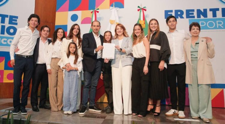 Mi papá es víctima de una persecución política, dice hija de Cabeza en México