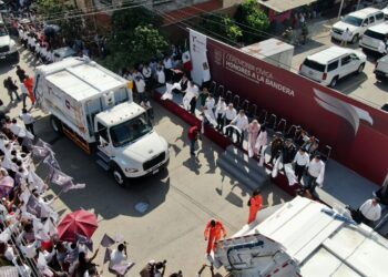 Entrega gobernador 12 camiones recolectores de basura a Victoria