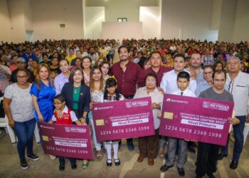 Entrega Peña Ortiz 35 mil becas a niños y jóvenes reynosenses
