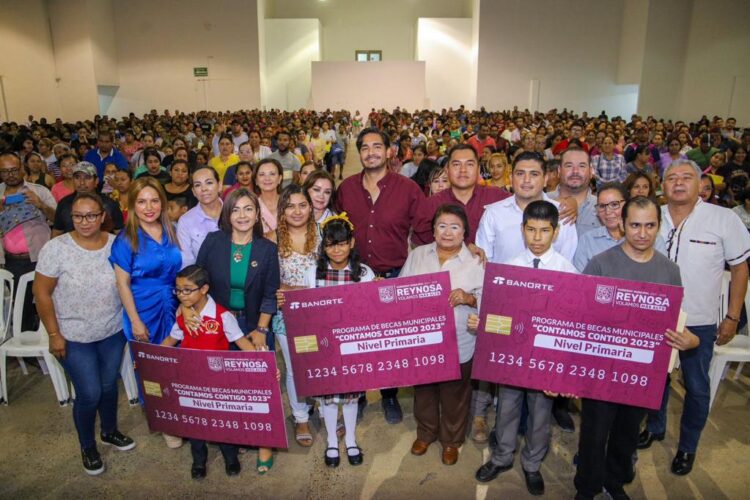 Entrega Peña Ortiz 35 mil becas a niños y jóvenes reynosenses
