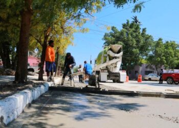 Alcalde de Victoria supervisa pavimentación en la colonia «Héroe de Nacozari»