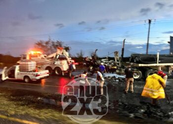 Bloqueos y quema de vehículos en Nuevo León. Foto de EnUn2x3
