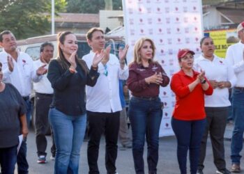 Carmen Lilia Canturosas entrega la obra del colector pluvial 5 de Febrero en NLD