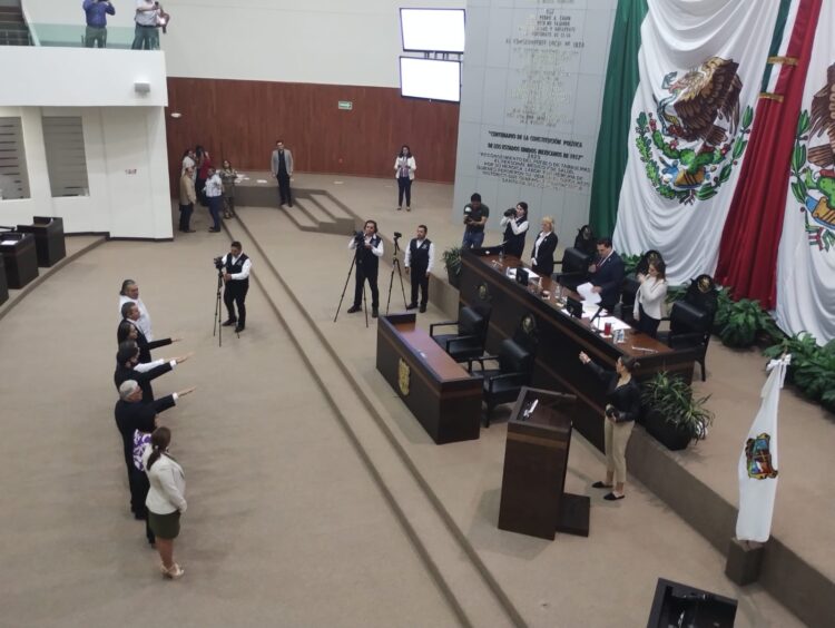 Nombran a 4 nuevos contralores de órganos autónomos; panistas faltan a sesión