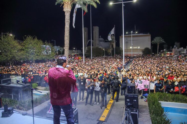 Más de 30 mil personas celebraron el Grito de Independencia con Peña Ortiz