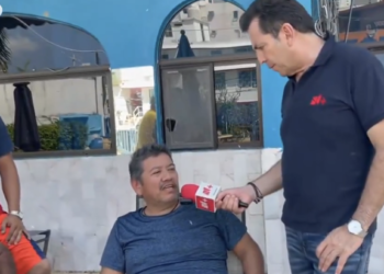 Maderense rescatado a la deriva en el mar espera en Acapulco tras azote de Otis. Foto tomada de video