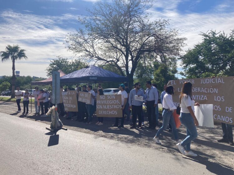 Casi 700 trabajadores del PJF en Victoria protestan por cancelación de fideicomisos
